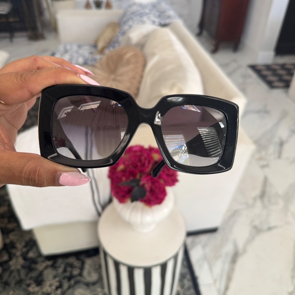 Chanel sunglasses - Picture 6 of 7